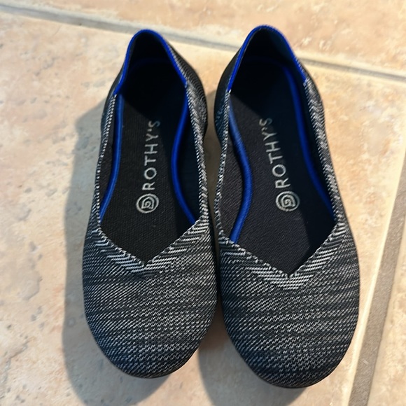 Excellent used condition Rothy’s flats, size 7.5 grey and black - Picture 2 of 6